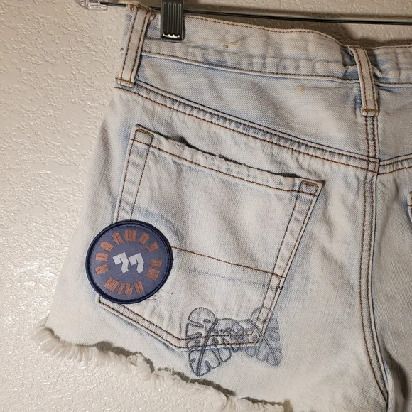UniqueAmerican Eagle vintage high rise jean short - Picture 8 of 13